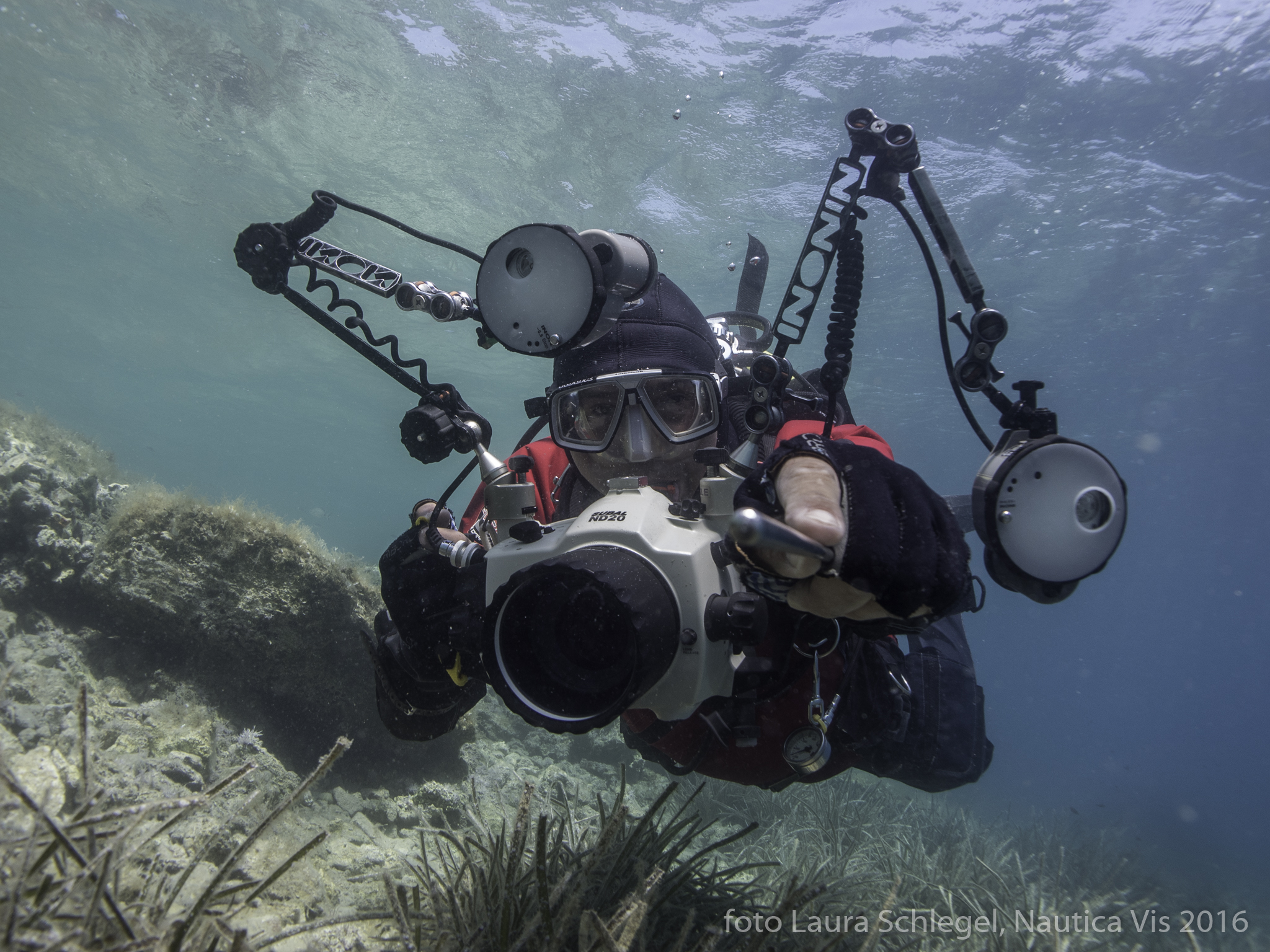 Piotr Stós unter Wasser mit Kameraausrüstung